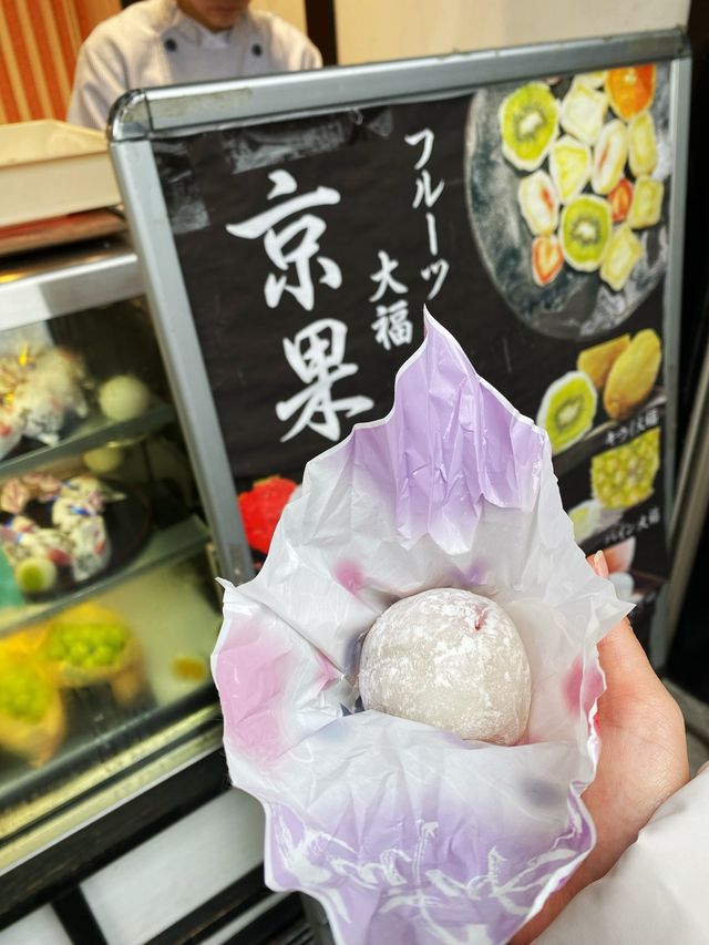 Must eat in Ninenzaka Kyoto 🍭🍢🥧🍮