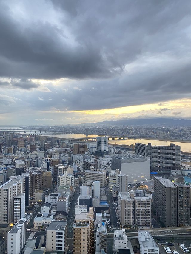大阪観光には梅田スカイビルの絹谷幸二天空美術館がおすすめ