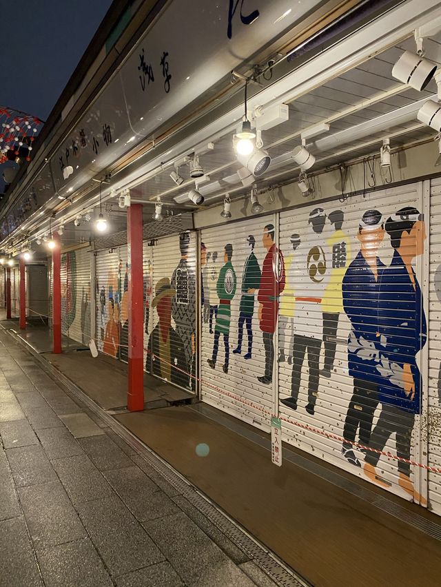 日本で最も古い商店街の一つ浅草仲見世商店街