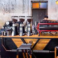 Long Lux Coffee (หลงรัก คอฟฟี่ โรสเตอร์ อุบล) 