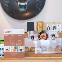 Clay i  (เคลย์ อิ) Café & Workshop 