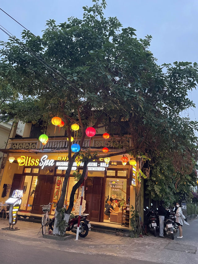 🇻🇳夜遊會安古城👍🏾浪漫小船放燈籠🏮