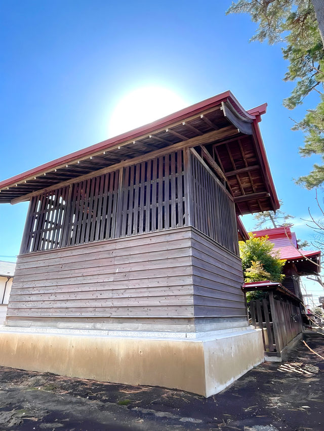 【上鈴木稲荷神社/東京都】赤い屋根が目立つお稲荷様