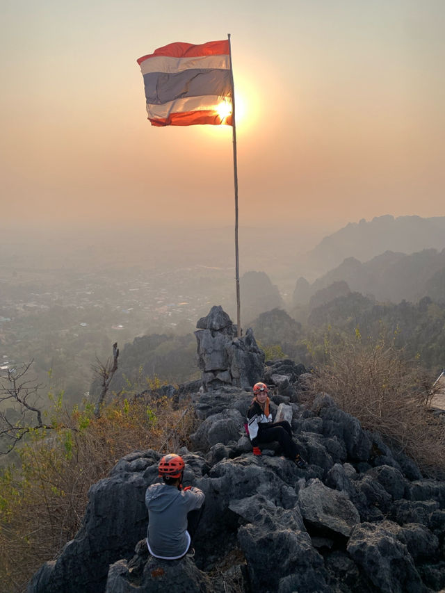 ย้อนเวลาไปพิชิตยอดเขาล่องเรือตาหมื่น⛰️