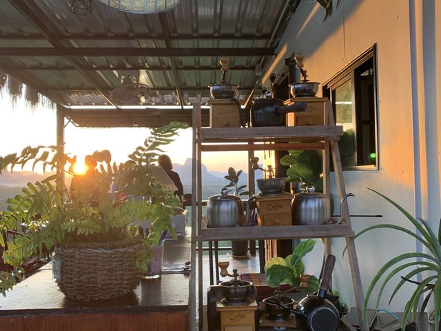 จิบกาแฟ ชมวิว แลหมอก 360 องศา กระบี่⛰🌥