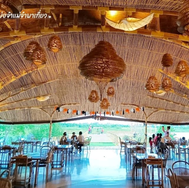 ร้านข้าวใหม่ปลามัน ร้านอาหารและคาเฟ่อัมพวา