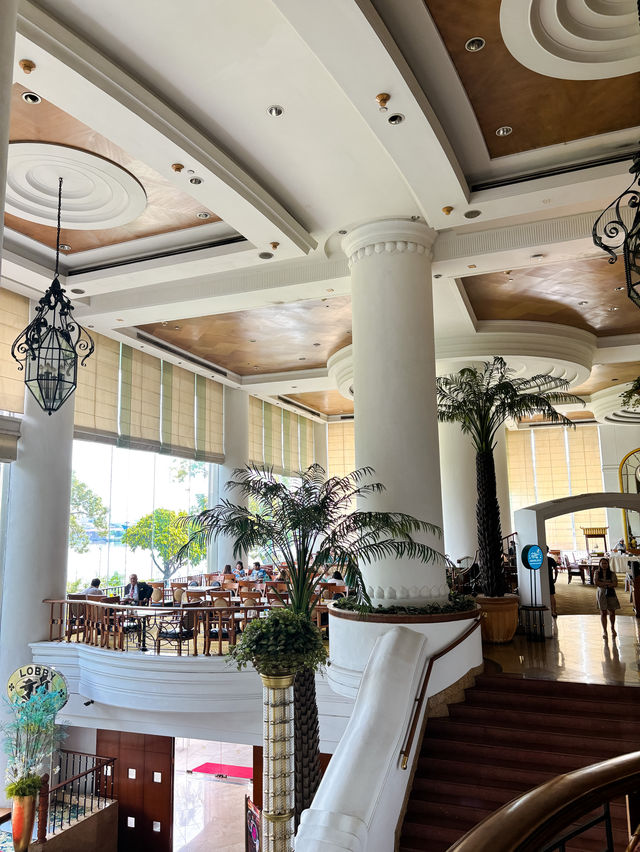 Montien Riverside Hotel
