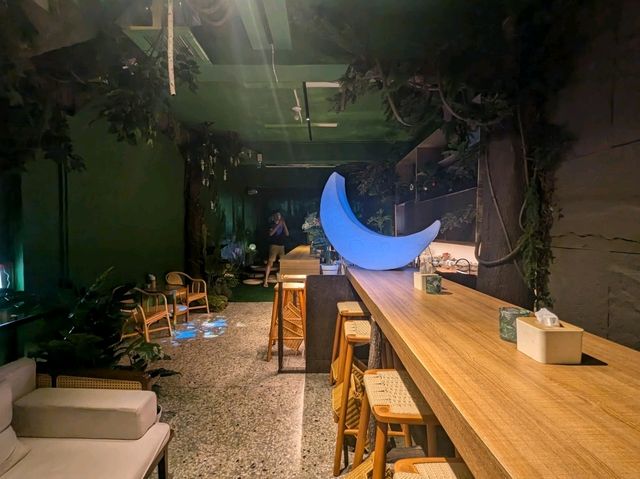 台中-結合宮廟文化與台灣山林的餐酒館：春光閣