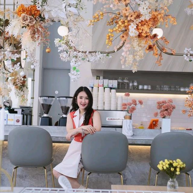 คาเฟ่ธีมดอกไม้ Blanc Eatery & Cafe ศรีนครินทร์