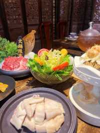 【餐廳湯底好飲，招牌花膠雞湯鍋】
