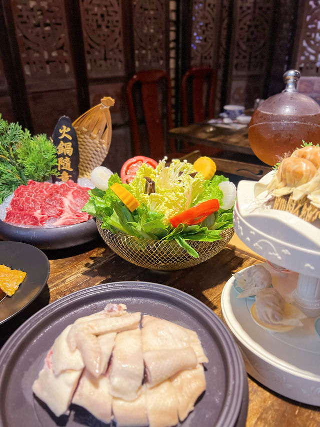 【餐廳湯底好飲，招牌花膠雞湯鍋】