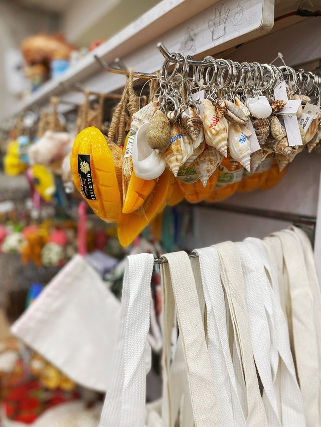 Souvenir time in Malé Airport before you leave ✈️