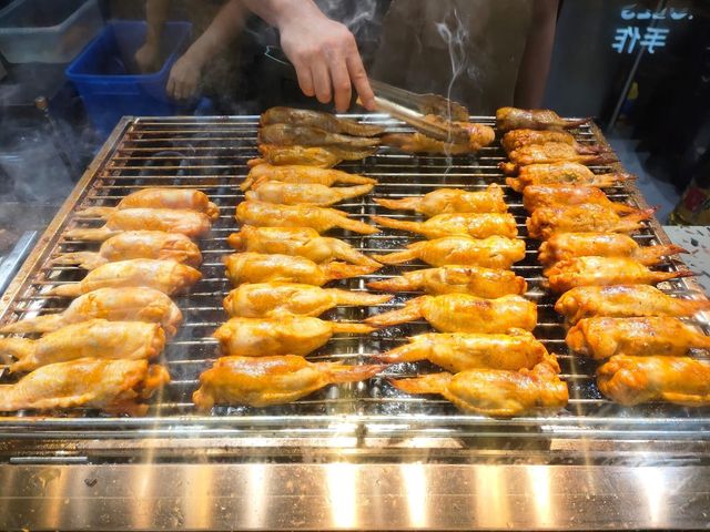 「前海一方城」Food Court：¥2自助麻辣燙，適合8月遊玩