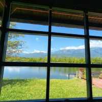 超美湖山，喝星巴克遊玩山水