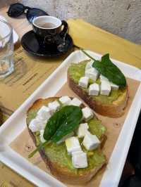 Highly rated cafe on the way to trevi fountain.