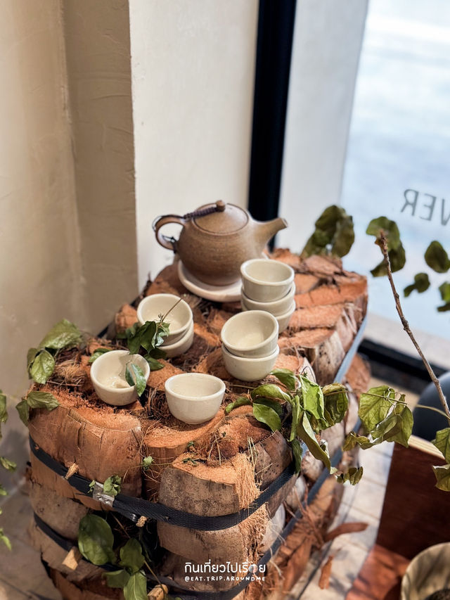 🍵 จิบชาในร้านที่แสนสงบ ใจกลางย่านสุขุมวิท