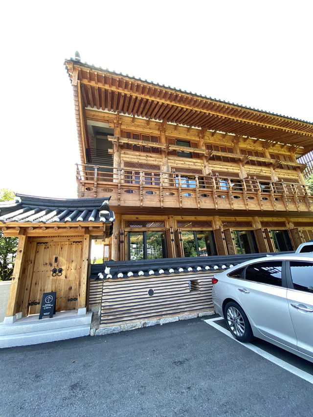必去！清州韓屋風格咖啡廳兼圖書館，美翻一整天都不想出來