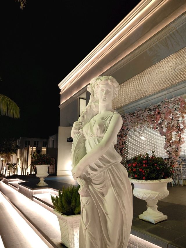 คาเฟ่สถาปัตยกรรมสวยสไตล์ตะวันตกเปิดใหม่