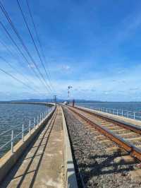 เที่ยวรถไฟลอยน้ำ