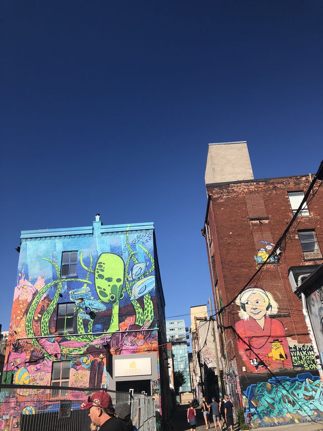 Incredible Street Art and Graffiti in Toronto 🇨🇦