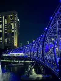 🇸🇬 A Night Walk on Singapore’s Helix Bridge 💫 