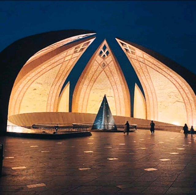 @ THE PAKISTAN MONUMENT.