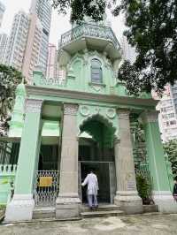 "探索香港古蹟之美：些利街清真寺 - 透視回教文化寶藏" 🕌📸🌟