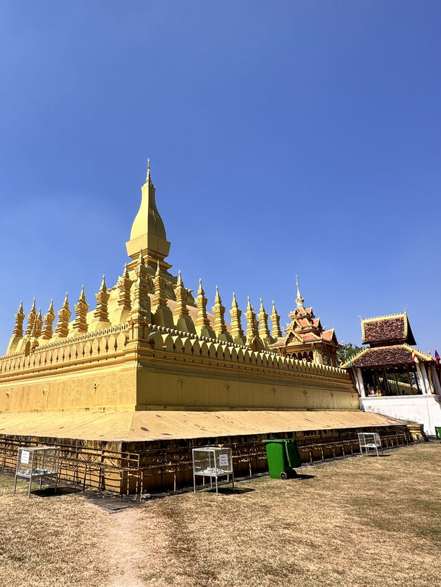 สะบายดี..ไหว้สักการะพระธาตุหลวงเวียงจันทน์