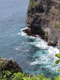Therapeutic Waves along exploring Tanah Lot : Bali’s Iconic Sea Temple