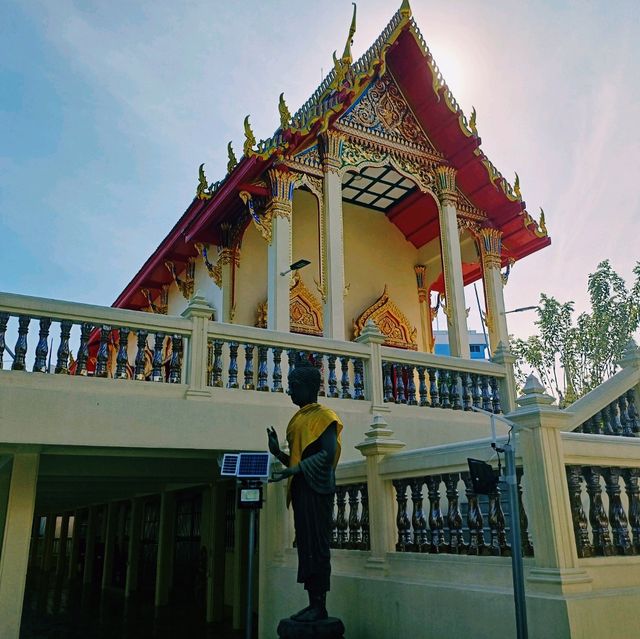 泰國曼谷湄南河畔著名古跡寺廟Wat Suttharam，百年歷史佛像雕塑，適合拍照📸打卡