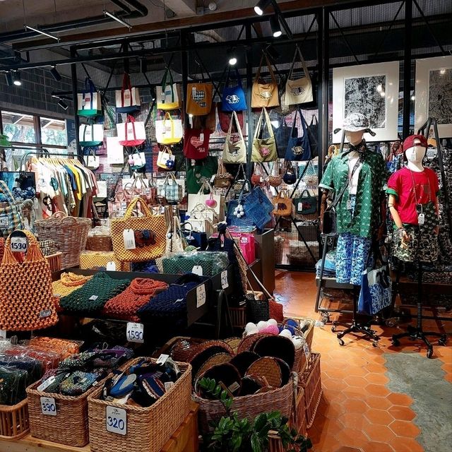 ช๊อปปิ้งสินค้าเชียงใหม่เอกลักษณ์ใหม่ • Good Goods