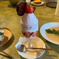 季節限定！八女産あまおうのブレッドパフェ🍓