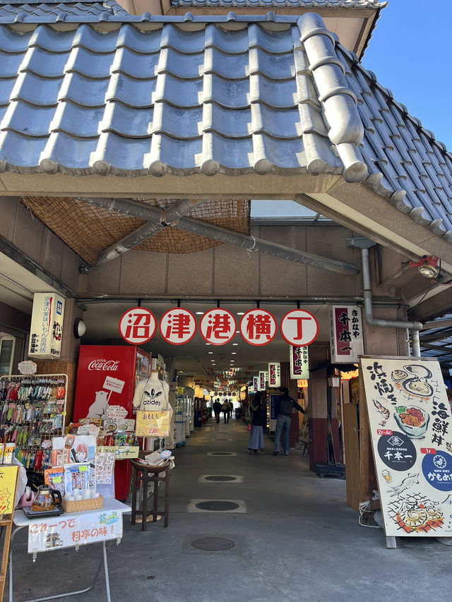 【沼津港🇯🇵】無料駐車場あり！海鮮食べるならここ！