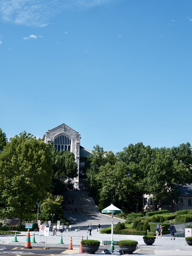 EHWA UNIVERSITY | A SCENIC CAMPUS FILLED WITH TRADITION AND MODERNITY