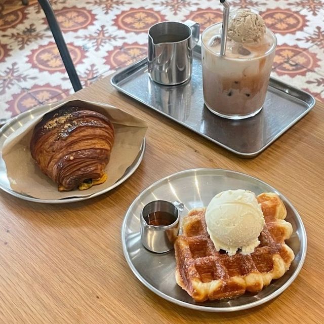 Nice cafe