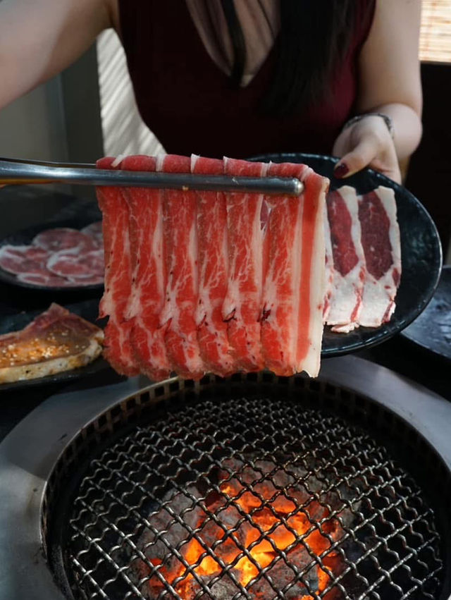 ร้านบุฟเฟ่ต์ปิ้งย่างเตาถ่าน ของเฮียนพ “ รสดีเด็ด” 