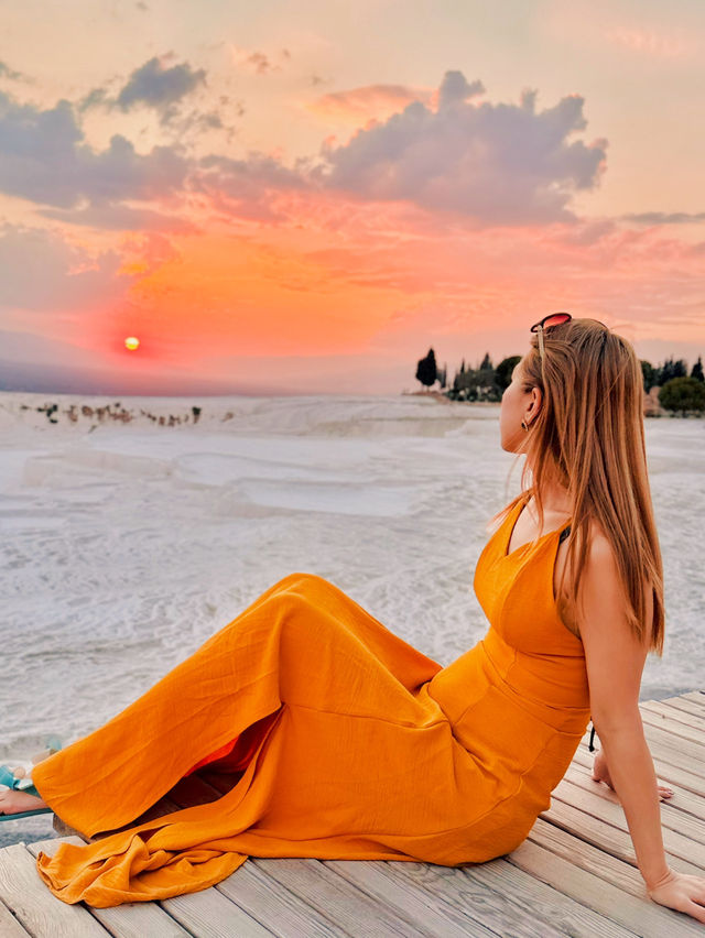 【トルコ🇹🇷】パムッカレの燃えるような夕日🌅