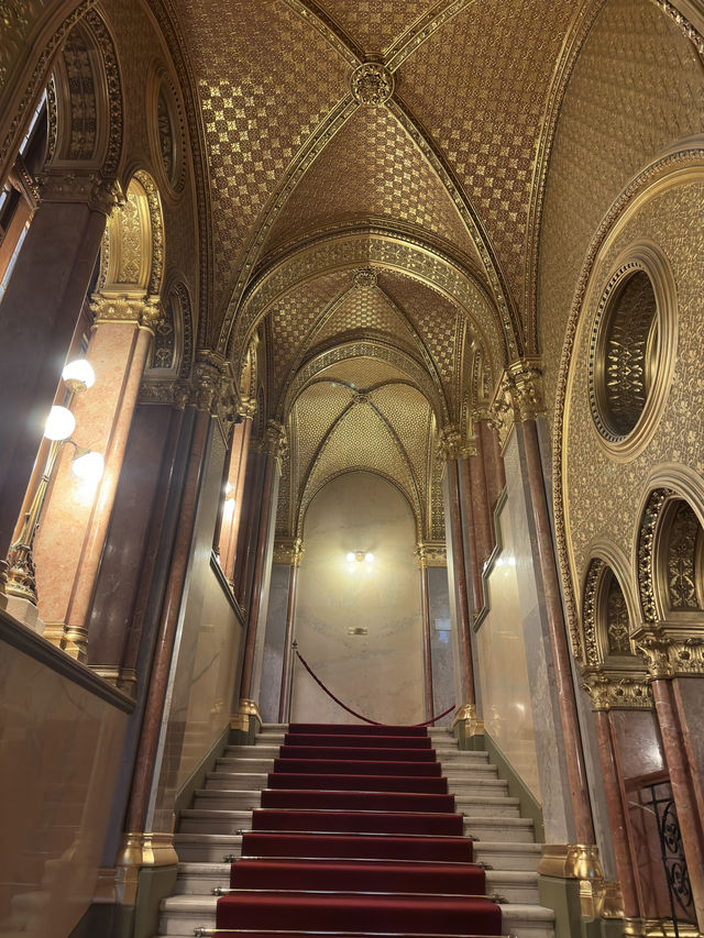 Step Inside Hungary’s Crown Jewel: A Tour of the Hungarian Parliament