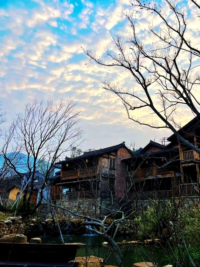 A Memorable Adventure in Yao Hu Town