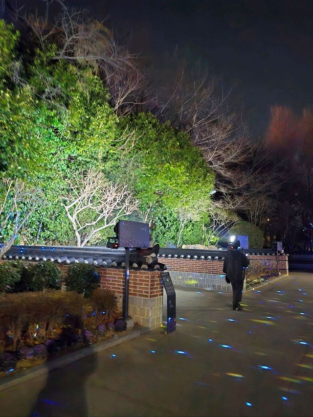 미디어아트가 인상적인 부산 용두산공원💛