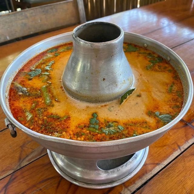ร้านอาหาร  แดงอาหารทะเล (40 ปี) 