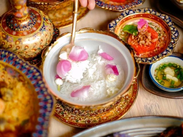 ร้านอาหารไทยต้นตำหรับแท้ๆ ที่เรือนนพเก้า