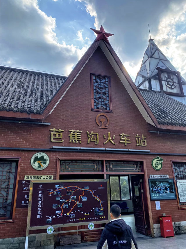 🚂 Family Adventure: Ride a Steam Train into the Heart of the Earth! 🌍✨