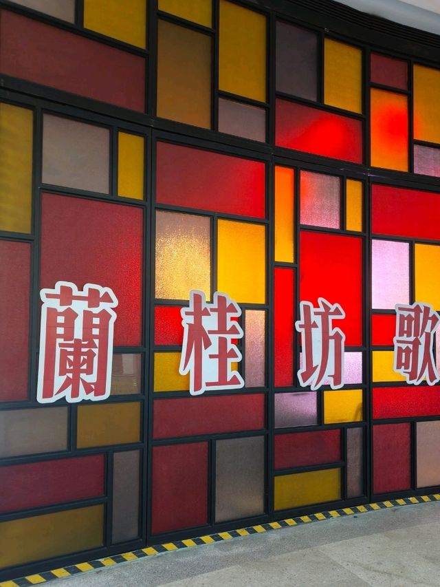 Retro Vibes & Sweet Bites at Lan Kwai Fong 1982!