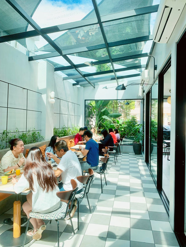 Pretty Glasshouse Cafe, D Cafe