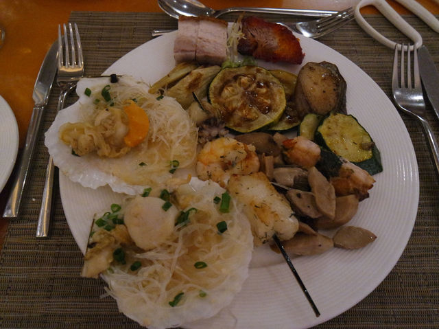 🍽️ “맛도 뷰도 완벽했던 저녁 – 하버 그랜드 홍콩 뷔페 디너”