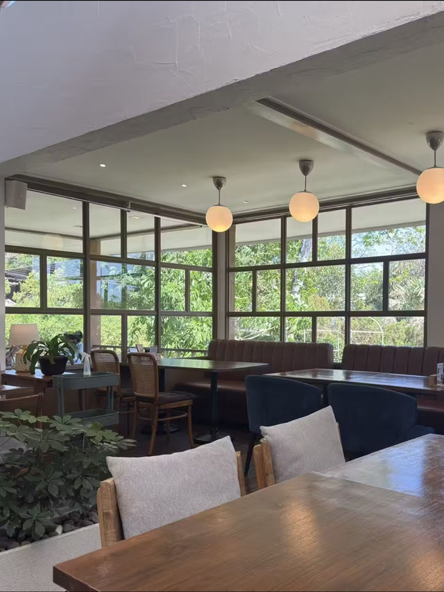 คาเฟ่กึ่งร้านอาหาร บรรยากาศสุดชิค