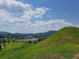 Ancient Tombs in Marisan Mountain, Haman