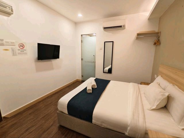 "1 Orange Hotel Sepang:The Budget Pit Stop Near KLIA"