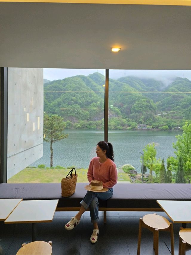 비온뒤 더 운치있어진 가평 리버뷰카페🩵
